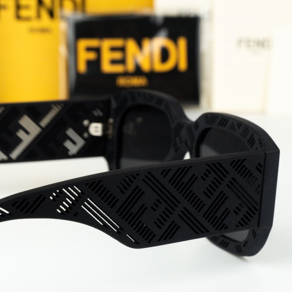 Fendi SHADOW Women Sunglasses Geometric Matte Black Grey FE40113I 02A BRAND NEW - Picture 6 of 12